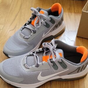 Nike Men's Athletic Shoes in Gray and Orange